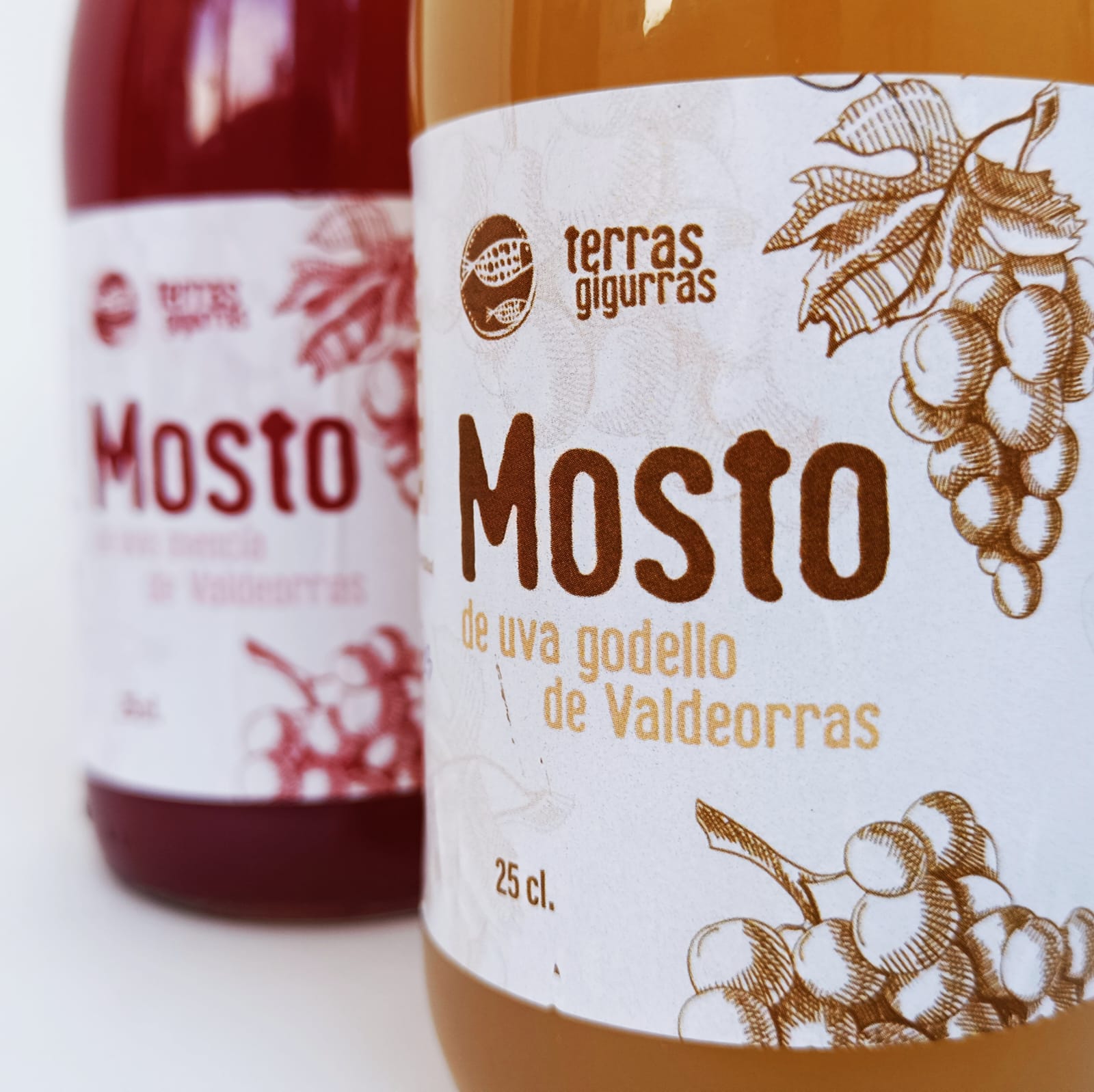 MOSTO TINTO DE UVA MENCIA  DE VALDEORRAS. 250ML-3
